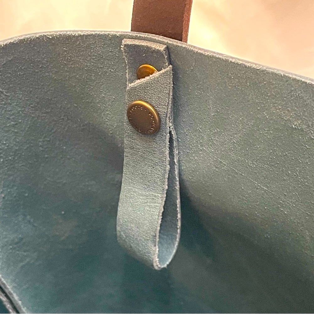 NWT Portland Leather Aqua Blue & Brown Medium Tote, Key Loop, Pockets, Open Top - Picture 5 of 16